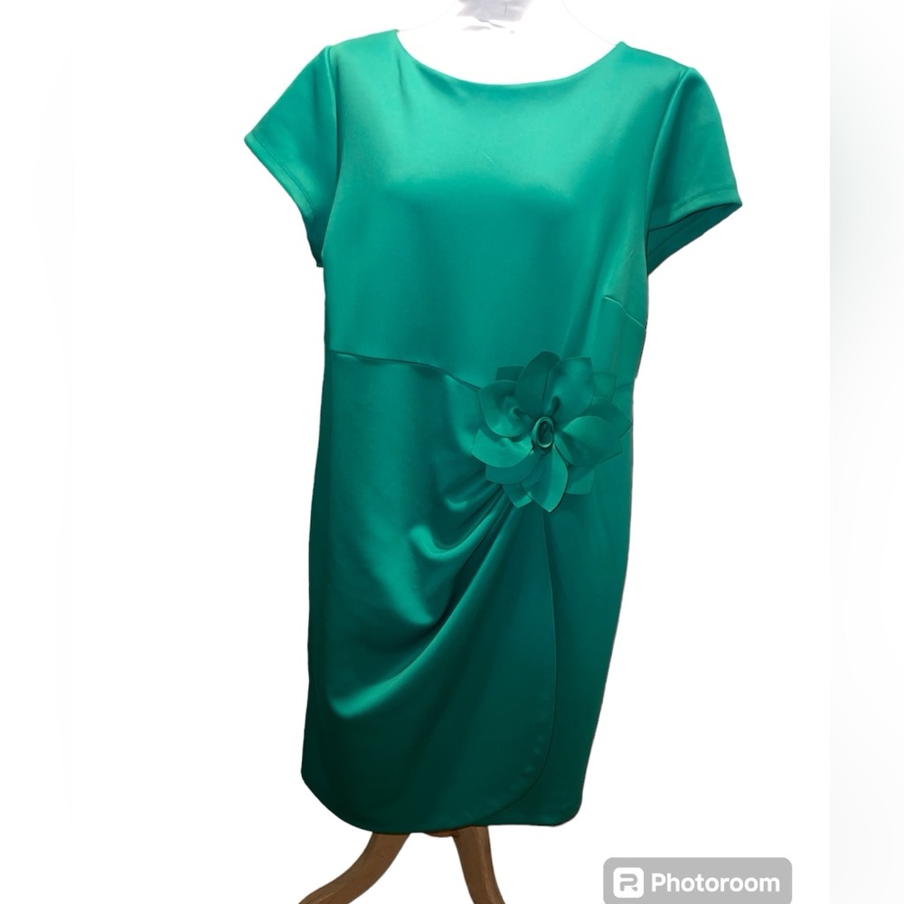 NWT Shelby & Palmer Stylish Green flower accent Dress 18W